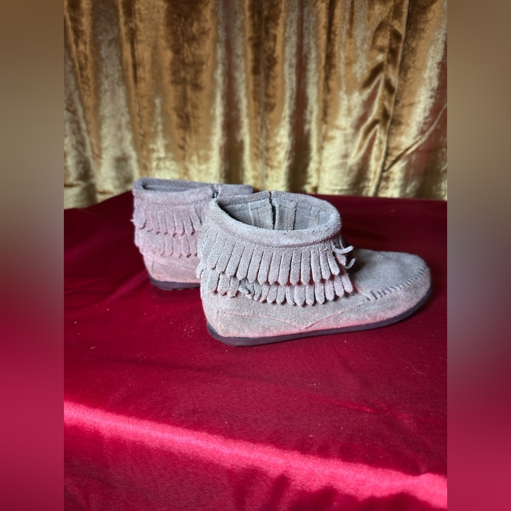 Minnetonka youth double fringe moccasins